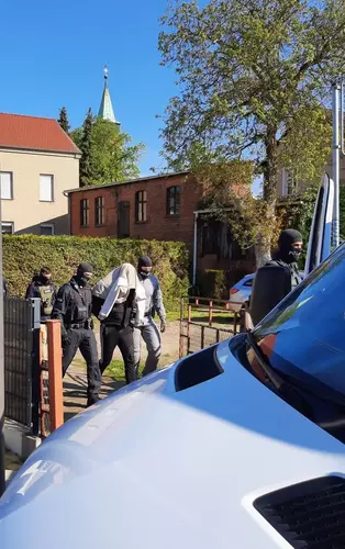 21 человек арестован в рамках операции по борьбе с контрабандой мигрантов через границу между ЕС и Россией - Город Нарва